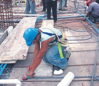 Pesado y riesgoso: así es trabajar en la construcción 