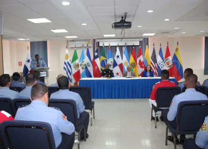  73 bomberos culminan Diplomado en Investigación de Incendios y Explosiones en Panamá 