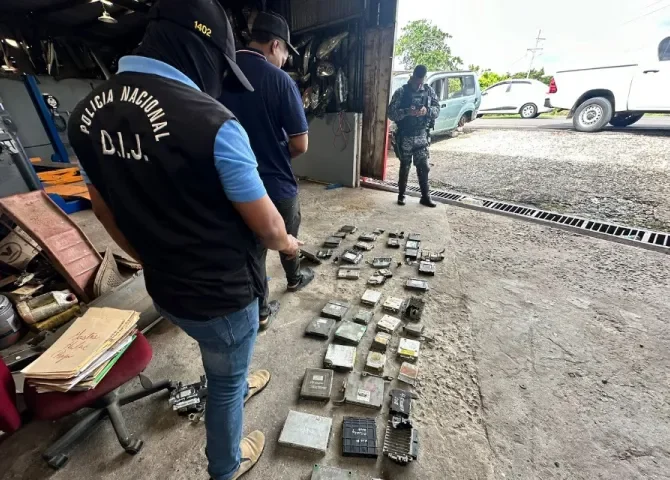  Ubicaron vehículos hurtados y más de 120 computadoras de autos de dudosa procedencia en Panamá Oeste 