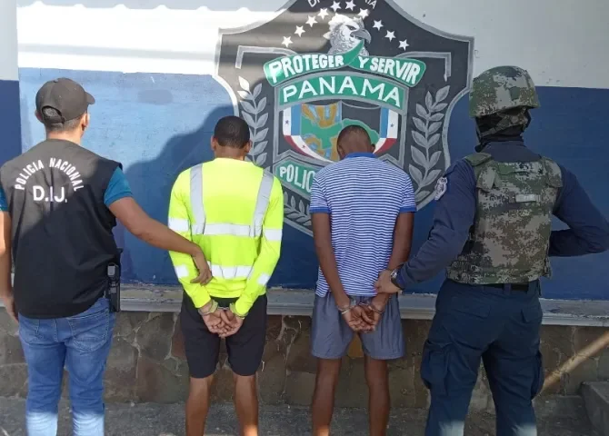  Atraparon a dos sujetos por delitos de posesión de drogas y estafas en Curundú 