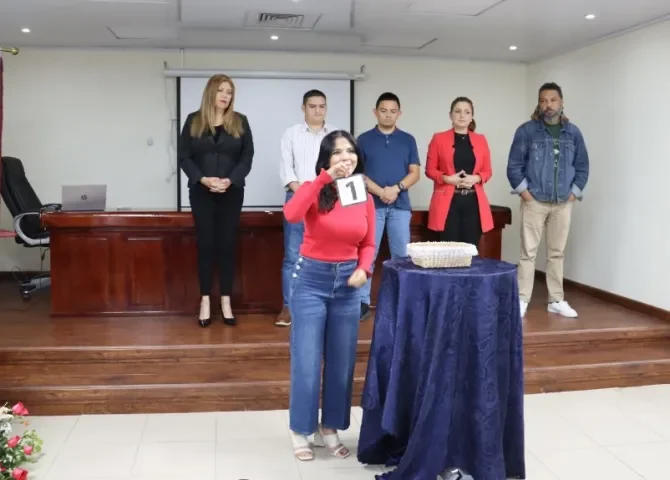  Realizan sorteo para participar en debate de vicepresidentes en la Universidad de Panamá 