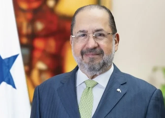  Mulino prefiere que Javier Carrizo Esquivel se mantenga como gerente general del Banco Nacional 