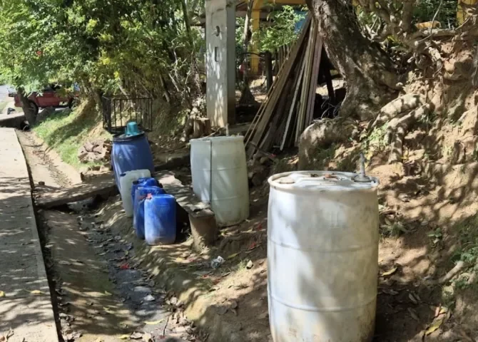  Residentes de Los Pozos viven un calvario sin agua  