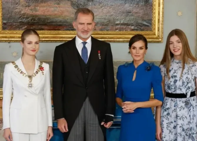  Los reyes Felipe y Letizia, junto a la princesa Leonor y la infanta Sofía. EFE/JuanJo Martín/Archivo 