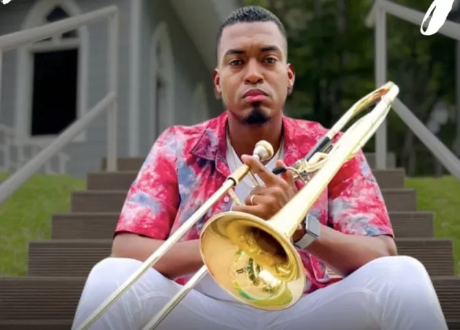   El trombonista panameño John McCarthy se estrena como cantante con “Ponte en talla”  