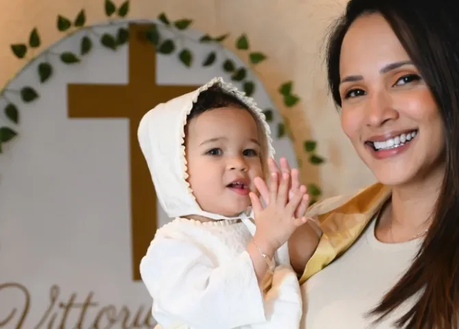  Melissa Piedrahita-Ventre comparte la bendición del bautismo de su hija Vittoria 