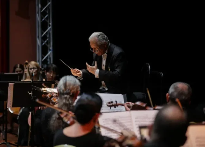   Orquesta Sinfónica celebró sus 83 años de fundación; hubo reconocimiento a músicos de larga trayectoria  