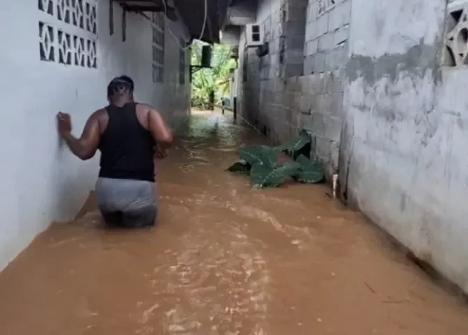   Inundaciones afectan a comunidades costeras de Colón tras desbordamiento de ríos  