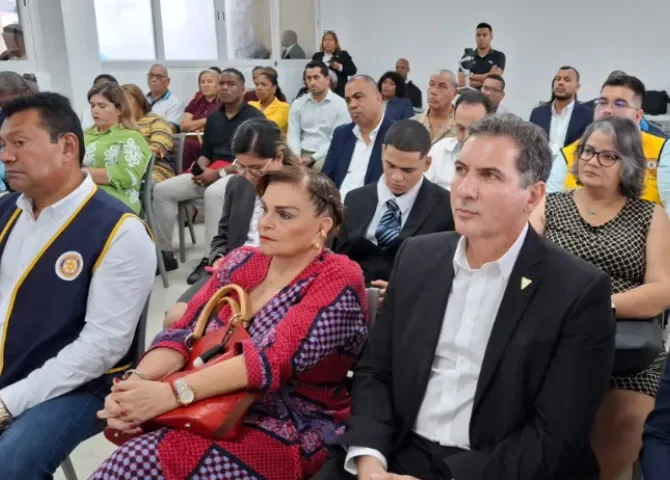  Sectores en Colón expresan preocupación por suspensión de clases 