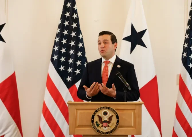  El embajador de Estados Unidos en Panamá, Kevin Marino Cabrera, habla en una rueda de prensa este jueves, en Ciudad de Panamá (Panamá). EFE/ Bienvenido Velasco 