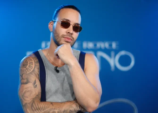  El cantante estadounidense Prince Royce, posa durante una entrevista con EFE este viernes en Ciudad de México (México). EFE/ Sáshenka Gutiérrez 