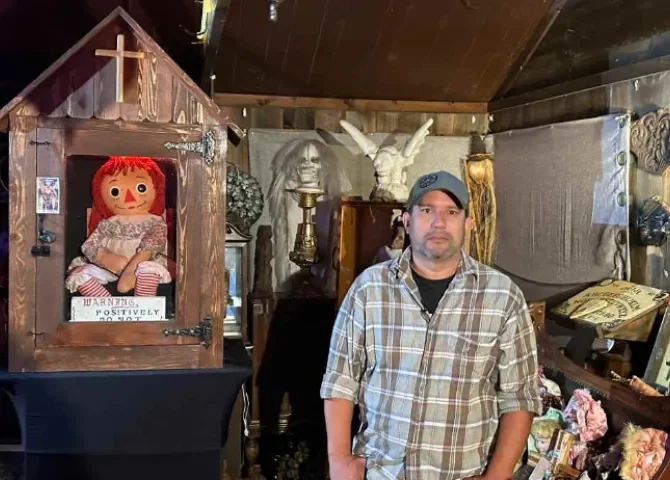  ¿Casualidad o maldición? Investigador paranormal muere durante gira con la muñeca Annabelle 