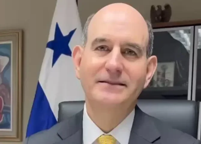  Felipe Chapman aclara noticias falsas sobre aumento de impuestos en Panamá 