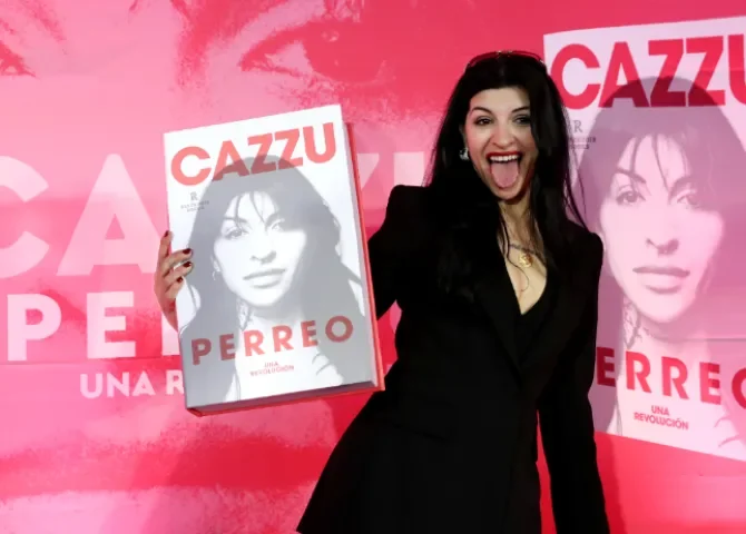  La cantante argentina Cazzu posa durante una rueda de prensa este martes, en Ciudad de México (México). EFE/ Mario Guzmán 