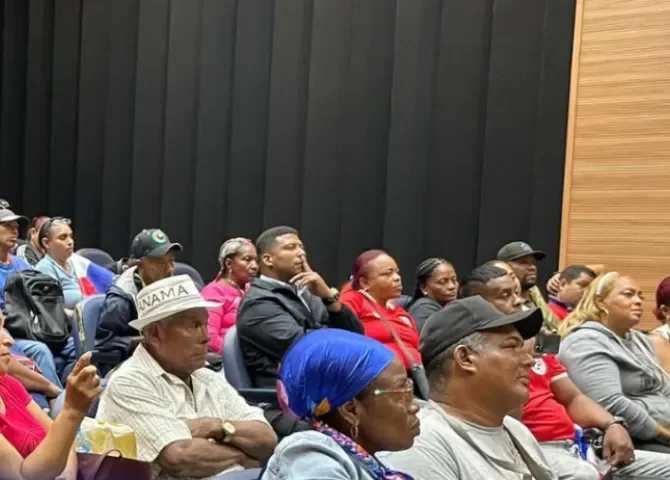  Alcaldía de Panamá suspende desalojos de buhoneros y abre mesa de diálogo 