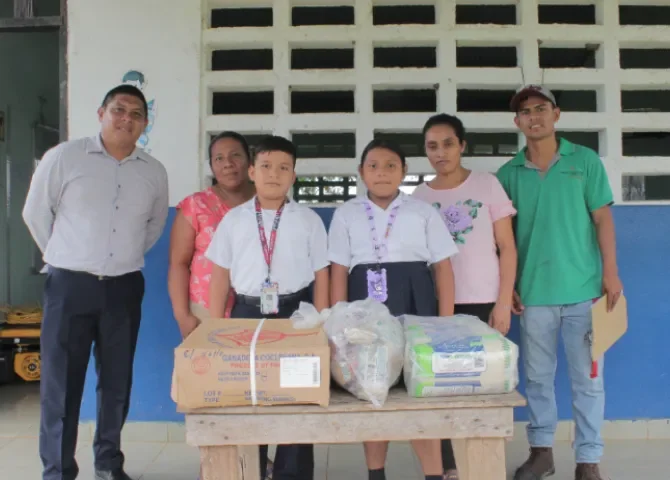  Estudiantes reciben nutrición y esperanza con el programa Escuela Feliz 