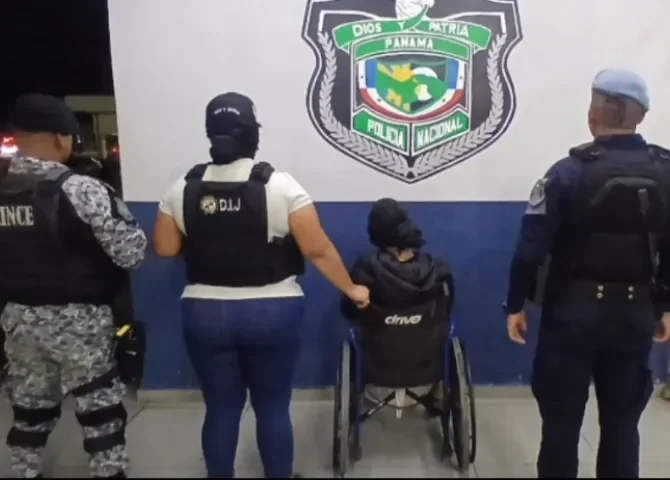  Mujer en silla de ruedas es atrapada con drogas 