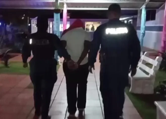  Mujer detenida en La Chorrera tras amenazar con arma a un fiscal 