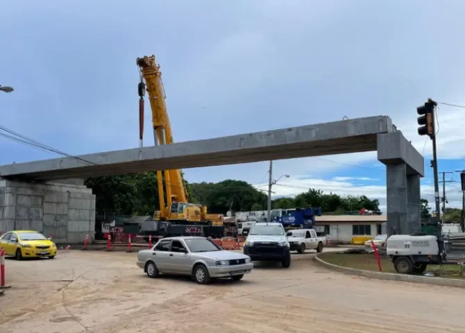  Colocan la última viga del Intercambiador de Chitré 