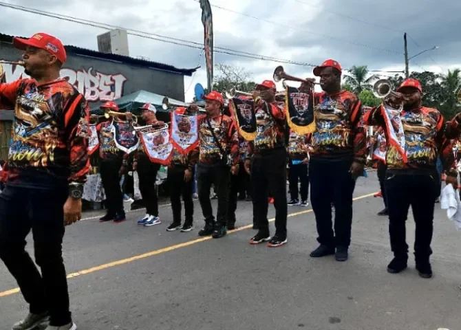  Colonenses se preparan para celebrar los desfiles patrios del 9 y 10 de noviembre 