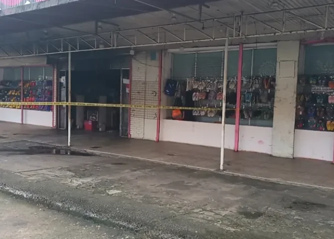  Incendio consume el almacén en Santiago: cuantiosas pérdidas y 70 familias afectadas 