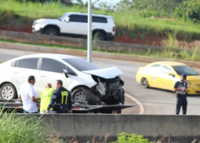  ¡Tragedia en Panamá Oeste! Conductor pierde la vida en fuerte choque en la autopista 