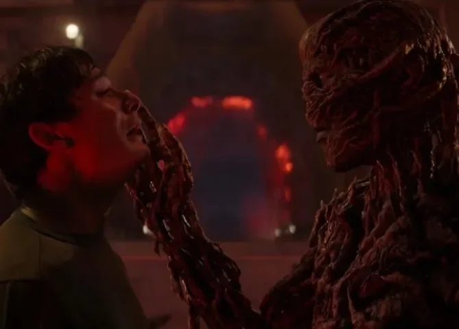  Fotograma de una de las escenas de la temporada 5 de la serie 'Stranger Things' con Noah Schnapp en el papel de Will Byers y Jamie Campbell Bower como Vecna. EFE/ Netflix 