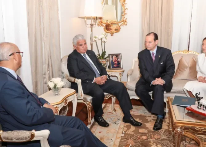  Mulino se reúne con secretario general de la OEA para abordar situación democrática regional 