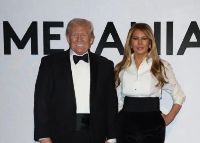  Foto: @realdonaldtrump realdonaldtrump y @melaniatrump 