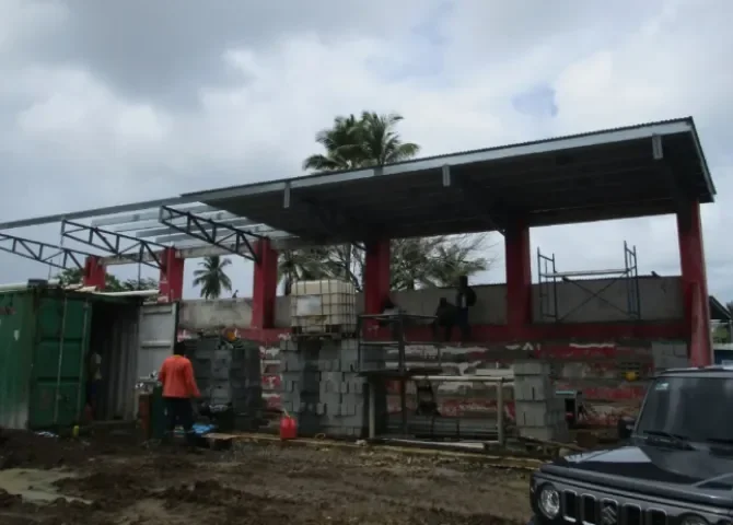  Campo de fútbol y béisbol lideran avances en complejo deportivo de Palmas Bellas 