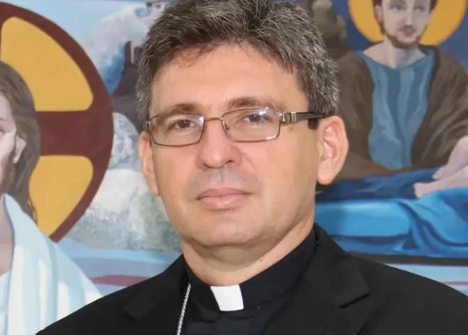  Monseñor Manuel Ochogavía permanece estable y en recuperación tras intervención médica 