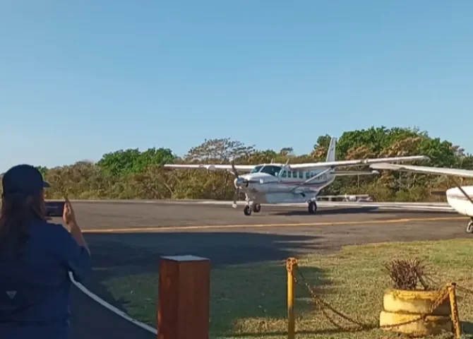  Rehabilitan pista del aeródromo Rubén Cantú en Santiago con inversión superior al millón de dólares 