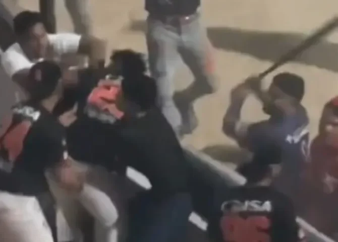   Detención provisional para jugador vinculado a agresión con bate en partido de béisbol  