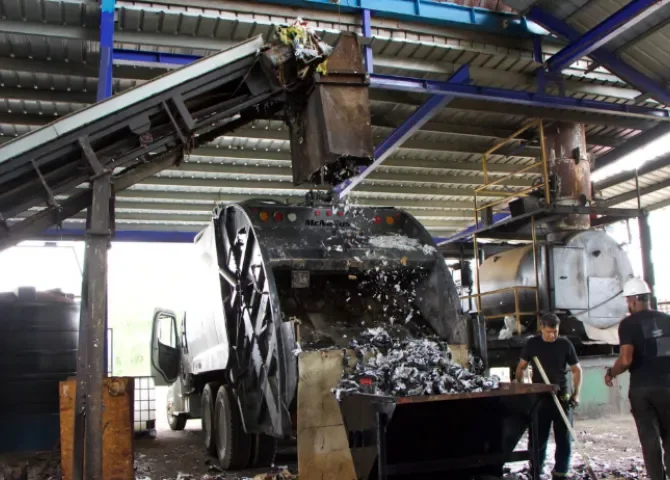  Destruyen más de 4 mil bultos con mercancía falsificada 