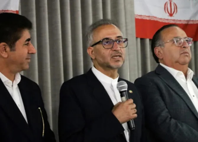  El embajador de Irán en México, Abolfazl Pasandideh (c) habla durante una rueda de prensa este martes, en Tijuana (México). EFE. 