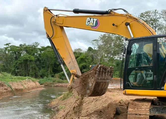  Buscan evitar inundaciones con dragado del río Coclé 