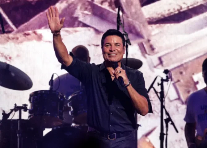  Chayanne actúa durante el concierto Unidos por los Nuestros, celebrado en Miami, Florida, Estados Unidos, el 16 de agosto de 2026. EFE/EPA/CRISTOBAL HERRERA-ULASHKEVICH 
