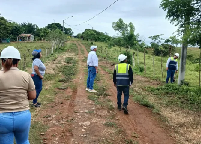  170 familias de La Chorrera siguen a oscuras pese a tener una red eléctrica instalada desde 2017 