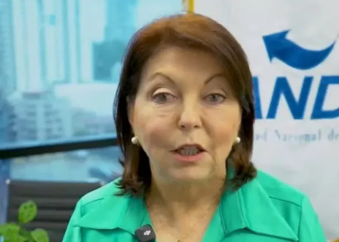  Roxana Méndez pone su cargo como directora de Descentralización a disposición de Mulino 